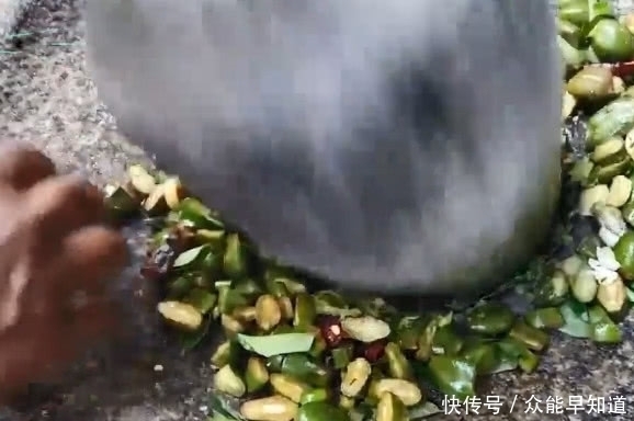 野果子|像香蕉,吃起来酸酸的野果子,被称为“果中钙王”,有认识的吗