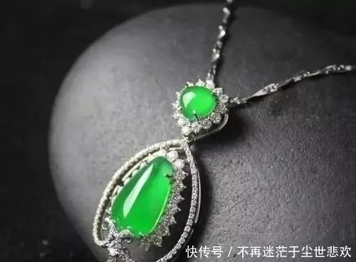 翡翠吊坠不仅增添亮点,更能突出您的品味