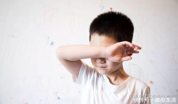 自制|两个贫穷家庭的“自制书包”,一个让孩子自信,一个让孩子自卑