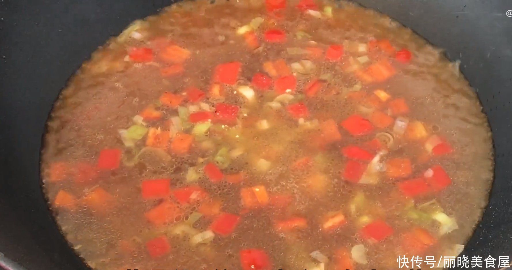 不管煎什么鱼，切记不要直接下锅，教你一招，不粘锅不掉皮