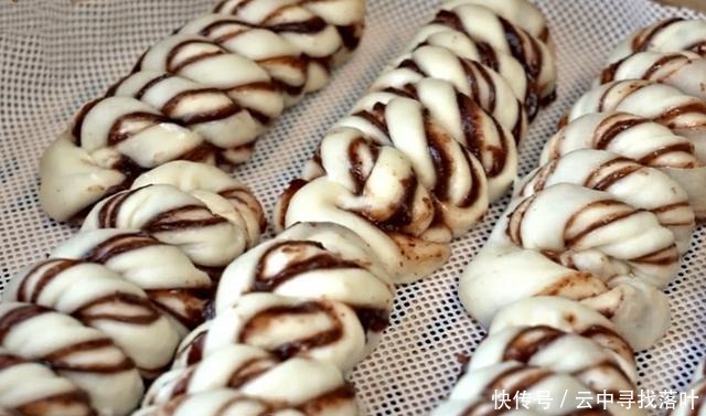 香甜|冬天,遇到此面食要多吃,一卷一蒸,香甜松软,好吃又顶饱