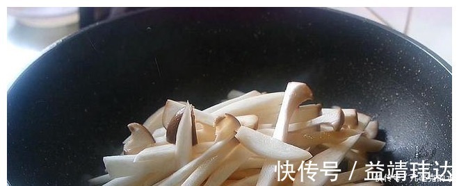 翻炒均匀|杏鲍菇最好吃做法,成本9块钱,教你在家做,比红烧肉还好吃!