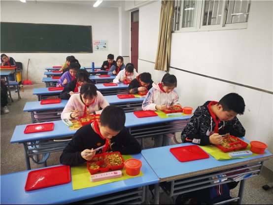 管城区外国语小学：做光盘行动的践行者 厉行节约从我做起