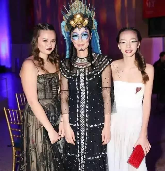 亿万富翁|邓文迪16岁女儿躺赚138亿，成最年轻亿万富翁，羡慕吗（二）