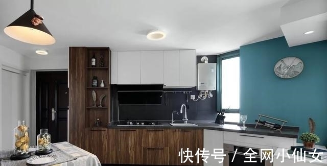 客厅|买不起学区房大房子，一家四口蜗居47平，设计师爆改成三室一厅