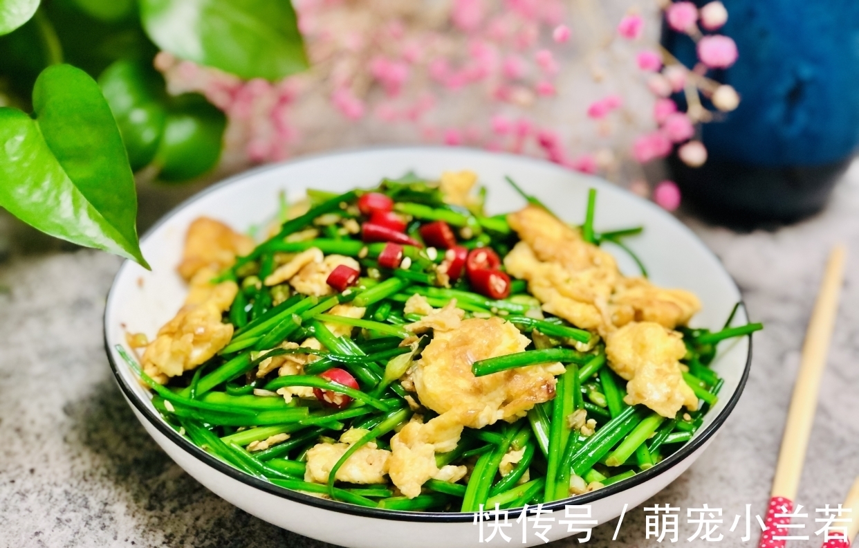 入秋后，鸡蛋和它才是“绝配”，营养美味，香味四溢，上桌就光盘