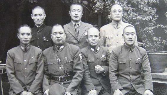 临刑|这位国军中将战场被俘,临刑时作出一首七步诗,后被监斩官救下!