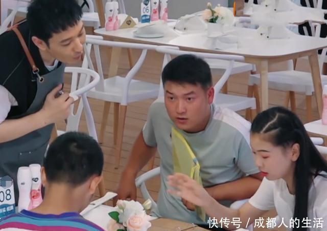 中餐厅的顾客要投诉听到顾客说的话,为黄晓明和赵丽颖捏把冷汗