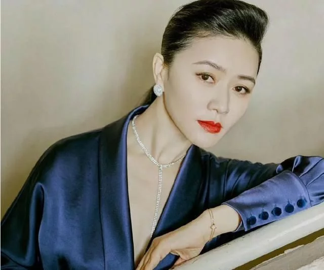 她事业巅峰意外怀孕丈夫是谁至今不知,孩子12岁长相浮现生父基因 她事业巅峰意外怀孕丈夫是谁至今不知,孩子12岁长相浮现生父基因