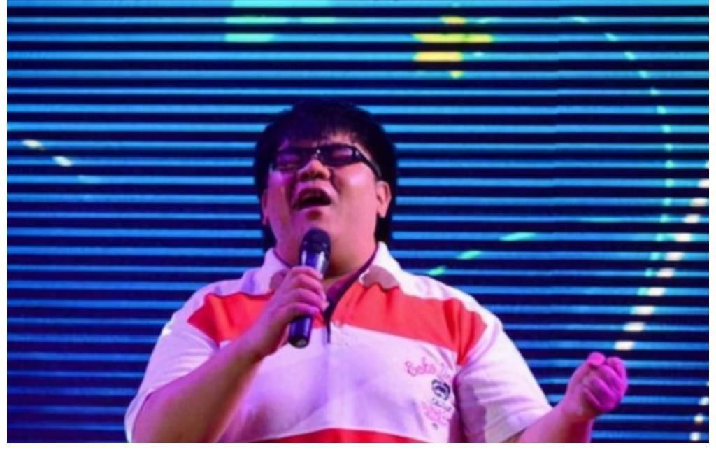 草根逆袭斩获星光大道总冠军，走红却忘初心，盲人歌手杨光他变了