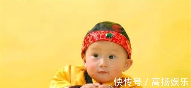 康熙$胤禛一岁抓周拿了毛笔,在纸上胡乱画了一字,可惜康熙当时没在意!