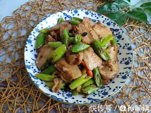 做辣椒炒肉,先炒辣椒还是先炒肉?不少人搞错了,难怪不香不好吃