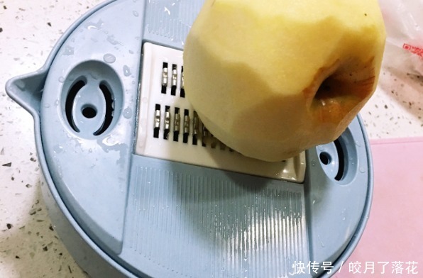 山药加入苹果,做好吃的小饼,一口一个,比蛋糕健康多了