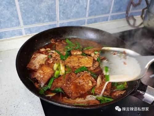 蒜苗|熊掌豆腐里没有熊掌，香辣味美放心吃吧