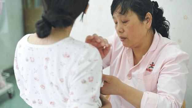 徐虹|“女儿你出去坐月子吧,你弟要回家”“妈,不,阿姨这是我的房”