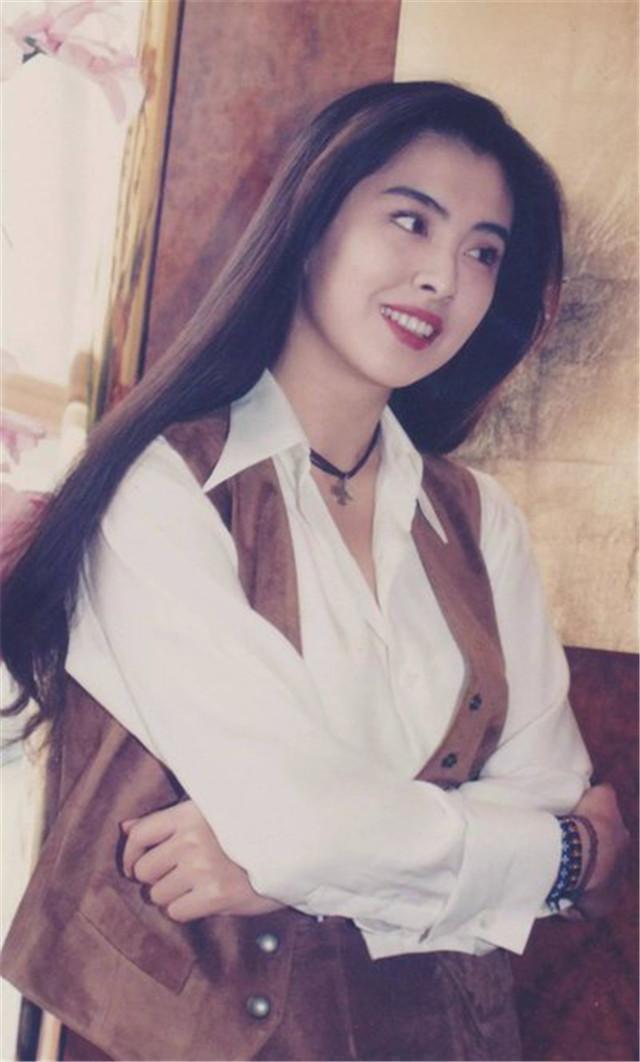 皮肤|天生“带妆脸”的女生,脸上都有这4个特征,素颜就像化了妆一样