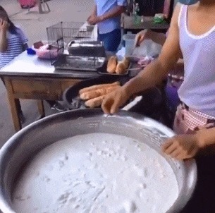 |搞笑GIF段子:关键时刻要懂得随机应变,尤其是面对强者的时候