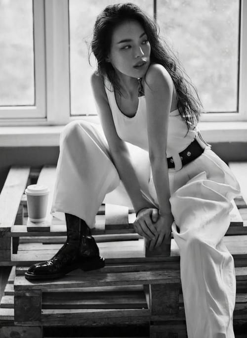 风格|“渣女风”已经过时了,今年更流行“无性别穿搭”,高级又有质感