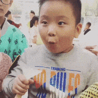 |搞笑GIF趣图:陪客户去喝茶,服务员这倒茶姿势让我有点尴尬