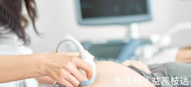 生娃|90厘米“袖珍”女孩拼命生娃,孩子出生后,全家却高兴不起来