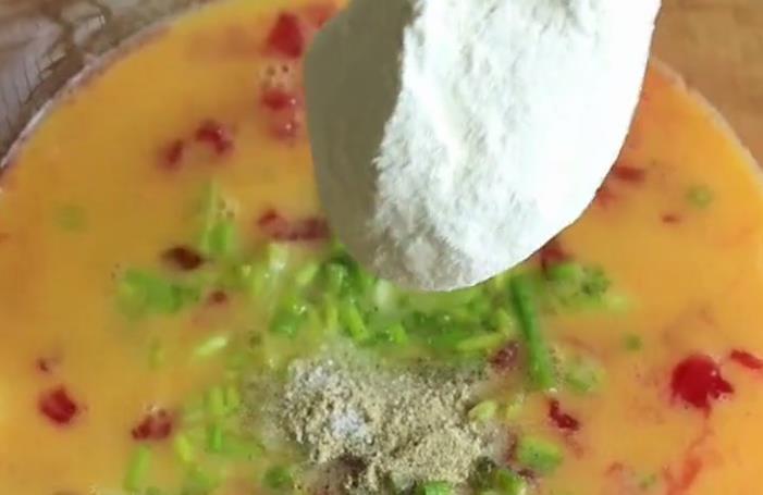 美味|西红柿别再炒鸡蛋了,做成早餐饼太美味,营养好吃,孩子特喜欢