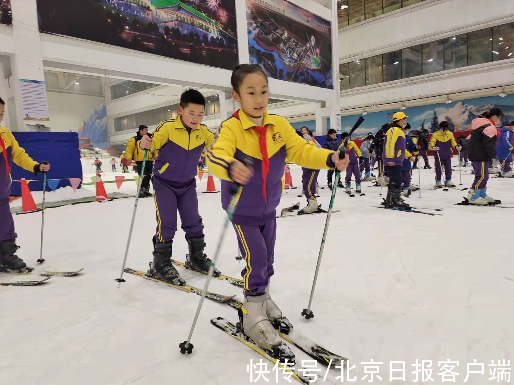 小学|石景山区电厂路小学举行越野滑雪项目体验活动