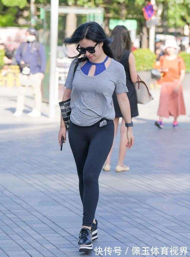 气质 打底裤比较优雅,才能契合自身气质,更显身材