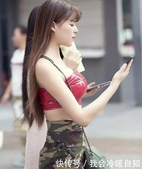 身材|街拍,图三黑色紧身吊带裙,精致的短发,骨感的身材,性感大方!