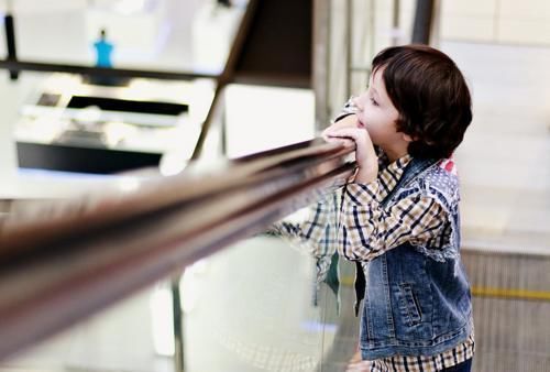 差距|“我偷了一块巧克力”三位妈妈的三种做法,十年后孩子差距大