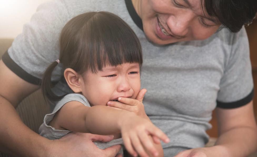 家长|孩子哭闹时怎么办，聪明的家长这样做