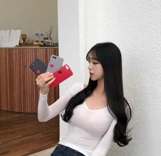 牛仔裤让美女更具俏皮感,尽情演绎青春美