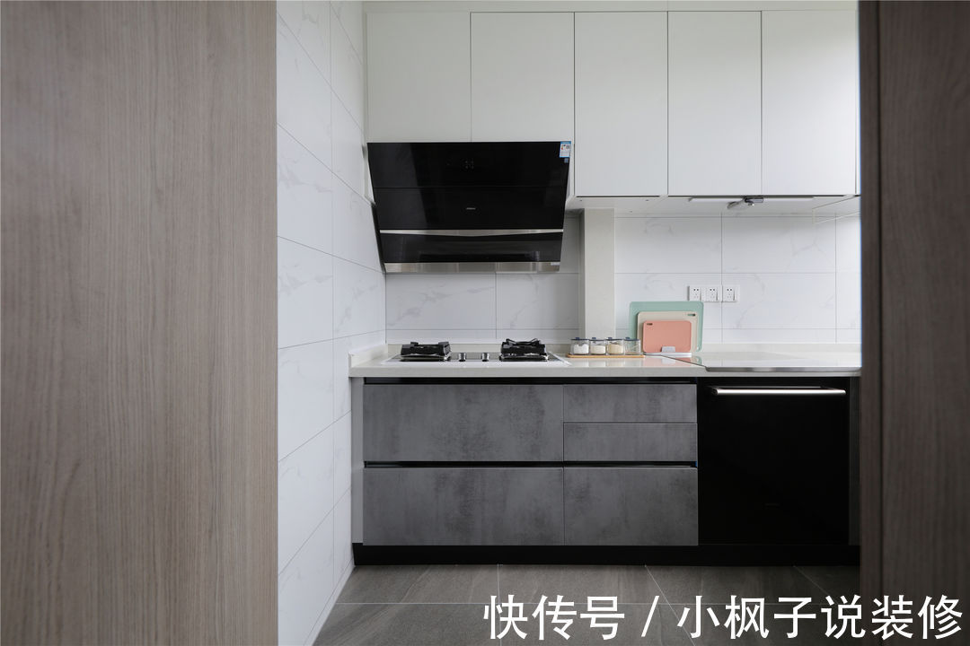 深色|四房里三代人的生活,155㎡简约不花哨,能让家务少一半
