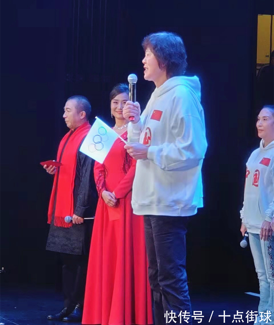 黑醋|郎平晒度假生活:换了新发型在家为女儿做西餐,还登上了美国春晚