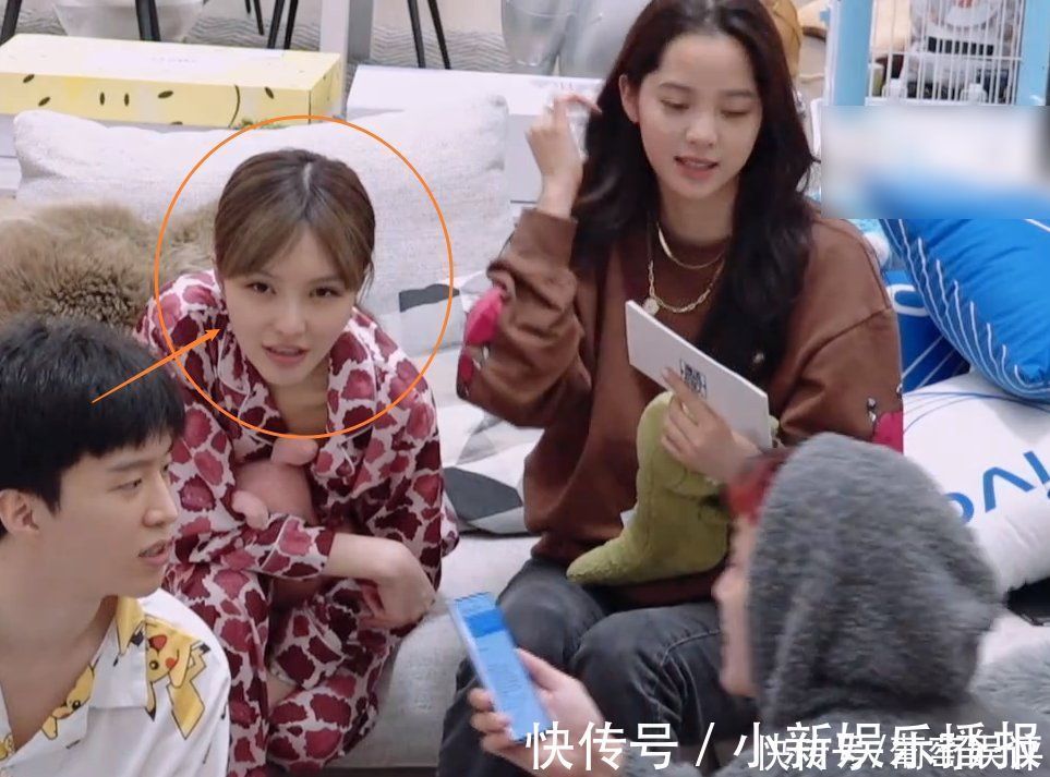 32歲周揚(yáng)青與20歲娜比同框，細(xì)品兩人狀態(tài)，確定相差12歲？