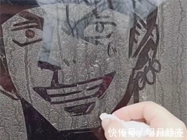 女孩|老板趴在厕所门口,女孩本以为他在偷看,但实际他已经没了