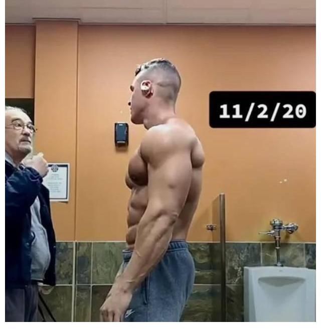 一个月|国外绅士一年前挑战健身教练，认为自己一个月就能练得比他还壮