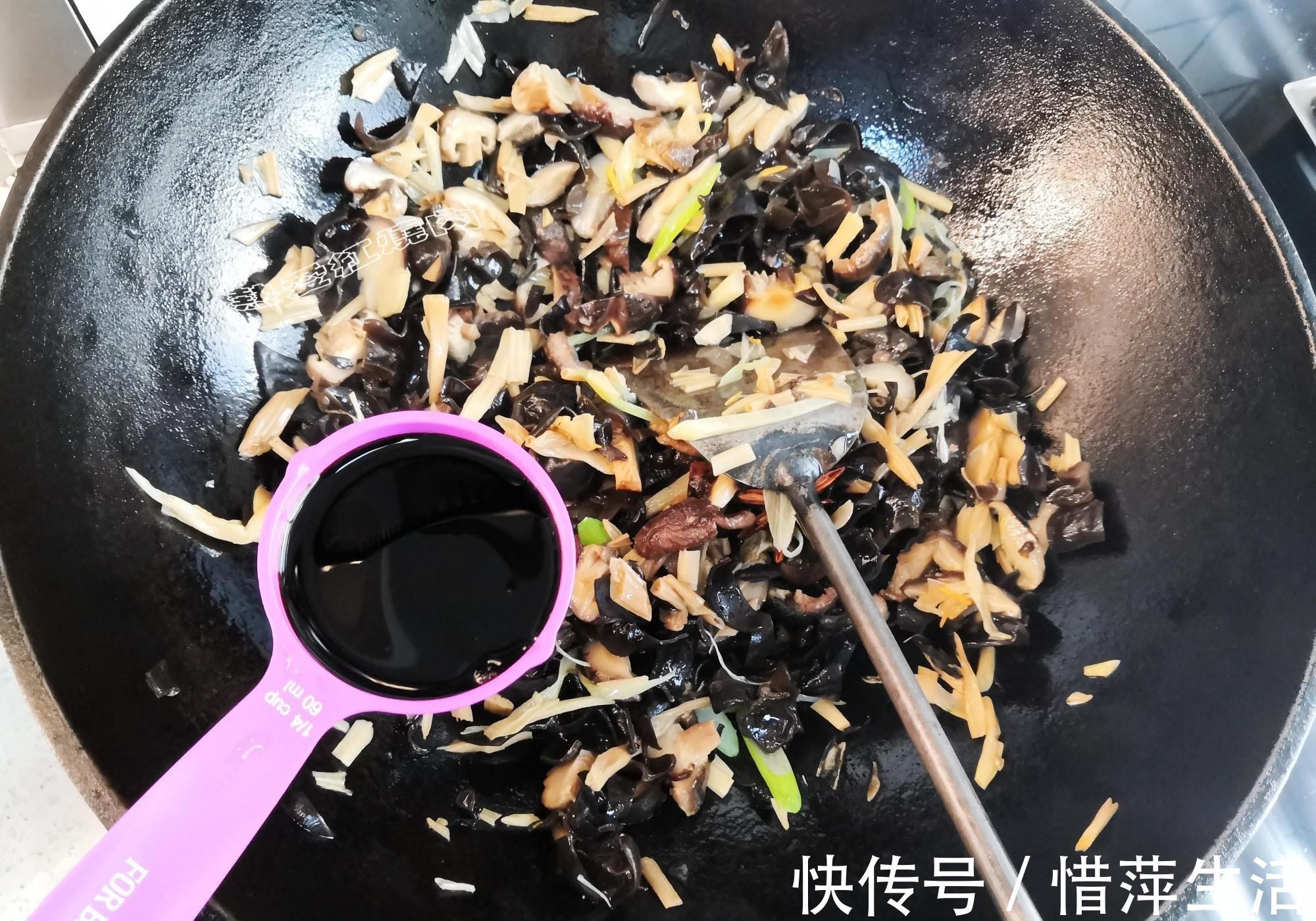 面条|我们这过生日必吃这碗打卤面,卤子香喷喷,面条爽滑又筋道太香了