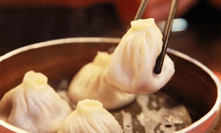 天冷了,少吃饺子馅饼多吃它,皮薄大馅又多汁,深秋吃身体棒