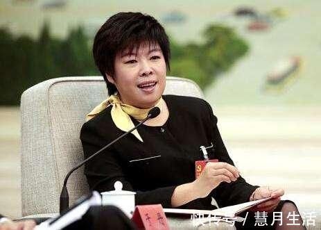 心灵鸡汤@从国学大师到被轰下台,55岁无人问津的于丹,到底做错了什么?