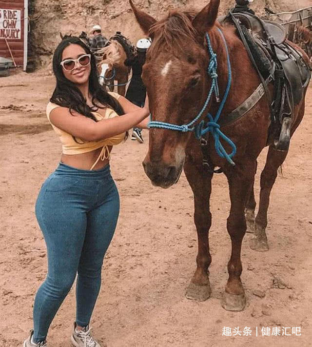 臀腿|微胖界的翘楚,目测超过150斤,这样的身材也能当模特