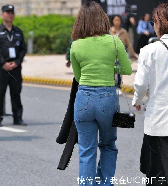 喇叭裤 果绿小衫配喇叭裤,微胖的身材也能穿出拉风的美,好看又显身材!