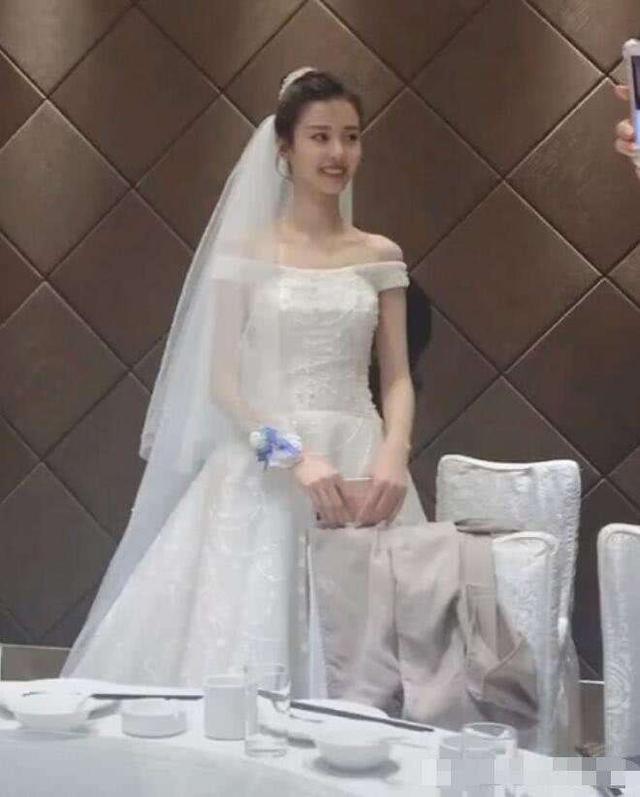 全网|全网“最美新娘”,笑起来觉得心要被暖化了,网友:好想去抢婚啊