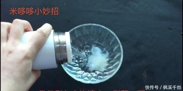 洗衣服不要只放洗衣液，多加一碗它，洗出来的衣服干净如新！