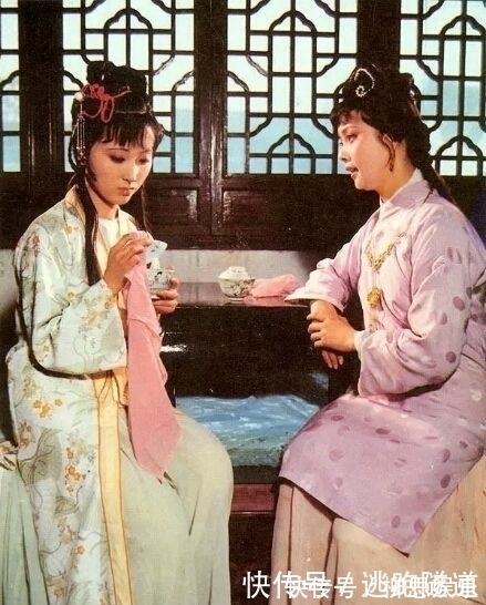 心事&薛家两个嫁不出去的女儿,一段心事藏得深,却被满院异香出卖