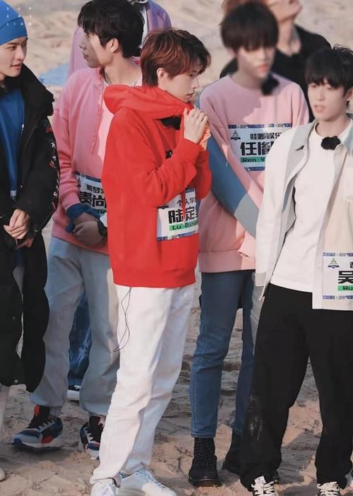 《创造营》首播差评连连，国内选手耍宝卖萌，国外选手实力碾压