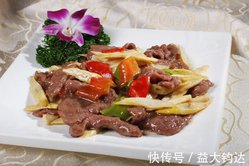 牛肉怎么腌才嫩?大厨教你3个技巧,不放料酒不放鸡蛋,滑嫩可口