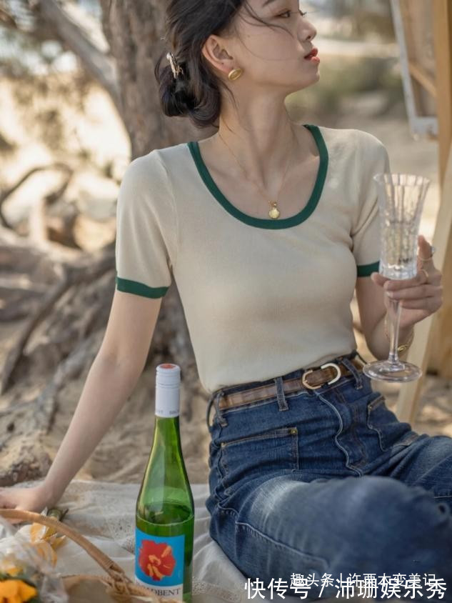 饱和度 女人不管年纪多大,买短袖要记住这三不要,俗气廉价,谁穿谁丑!