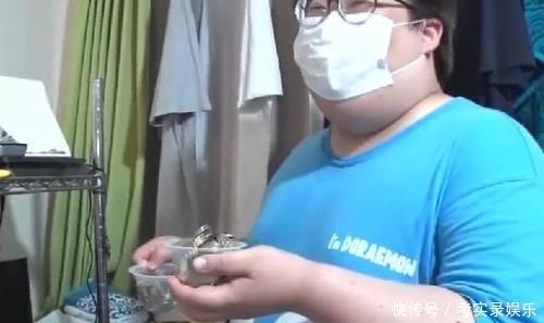 肥宅|日本单身宅男9㎡小家，厕所巴掌大却有浴缸，玄关晾衣服格外整洁