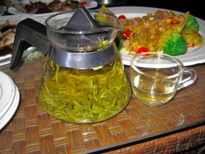 降血糖|爱喝茶的人注意了，高血糖人群喝茶有这些禁忌，早了解或能救你一命