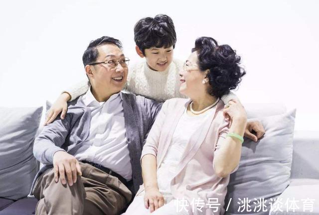 家长期|“奶奶为什么住咱家不走?”妈妈的回答,让一旁的老人潸然泪下